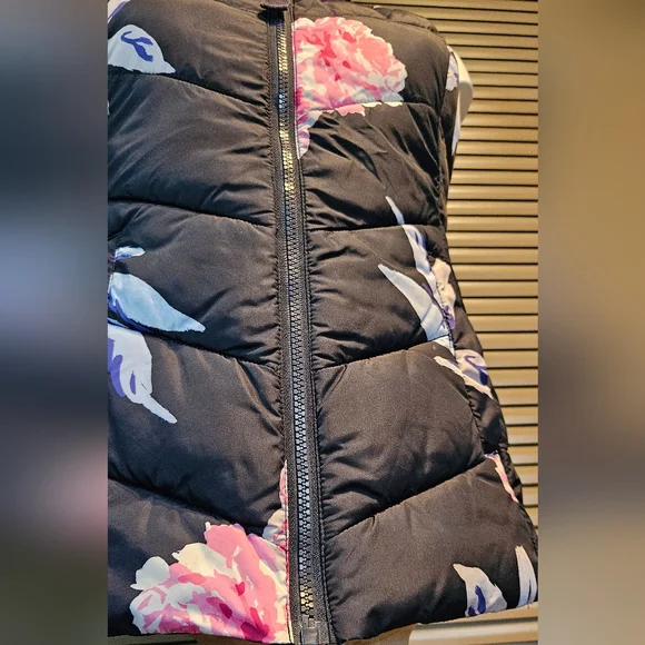 VGC Joules Merriton gilet RRP £55, fits UK size 8-10, quilted floral body warmer - Picture 7 of 16